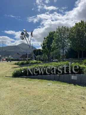 Mourne Magic House-Riverside luxury in Newcastle
